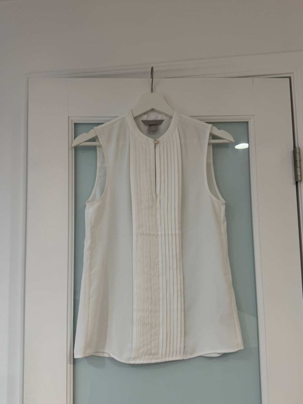 H&M Sleeveless Pintuck Front Blouse - White